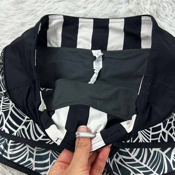 🔥$SALE$🔥Lululemon Run: Speed Short *2-way Stretch Pretty Palm Black Angel Wing - Picture 2 of 5